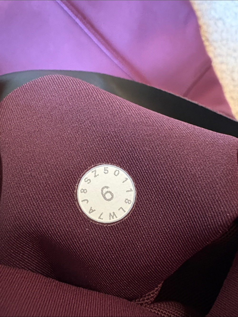 Lululemon set sz 6 Burgundy Power Pivot Tank Bra and Short 2.5 - Picture 3 of 4
